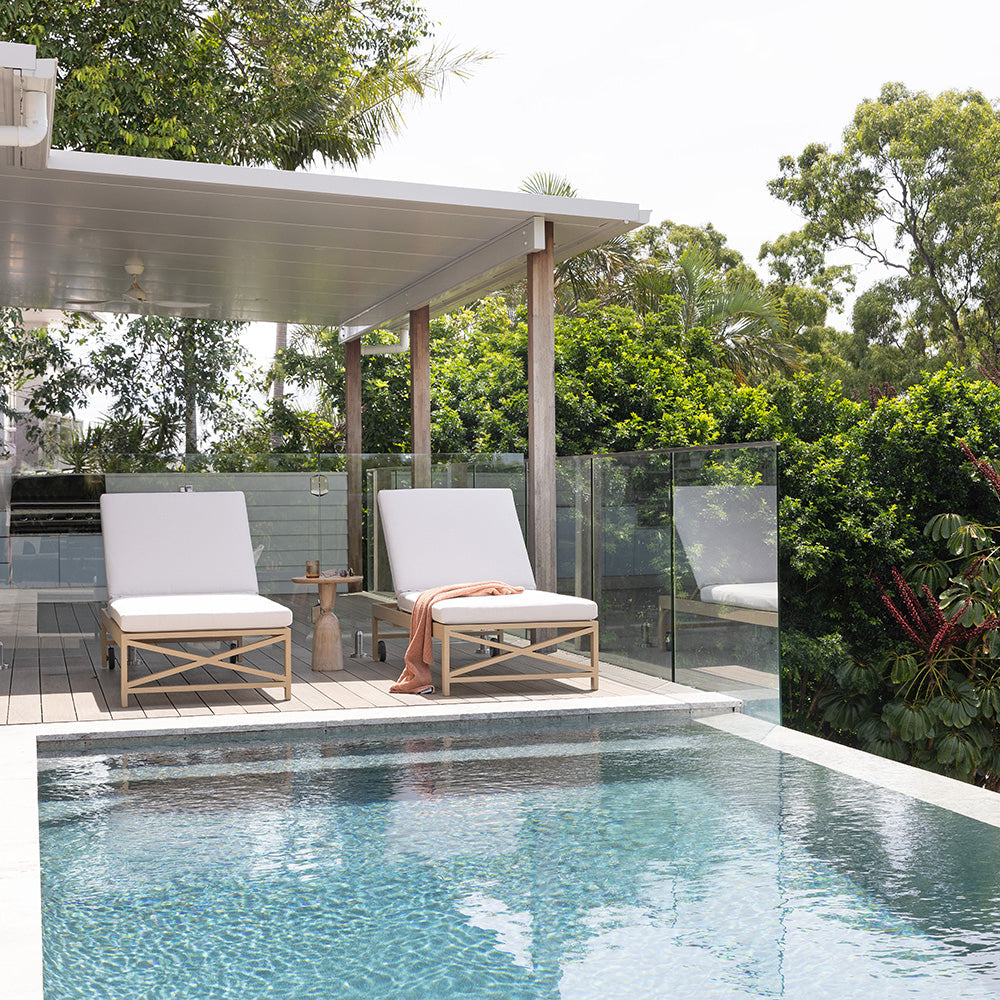 Kansas Outdoor Light Oak Aluminium Sun Lounge with Sunbrella cushion